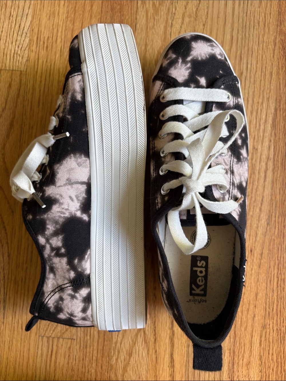Keds size 8 Tie-Dye Canvas Platform Sneakers in Black & Blush